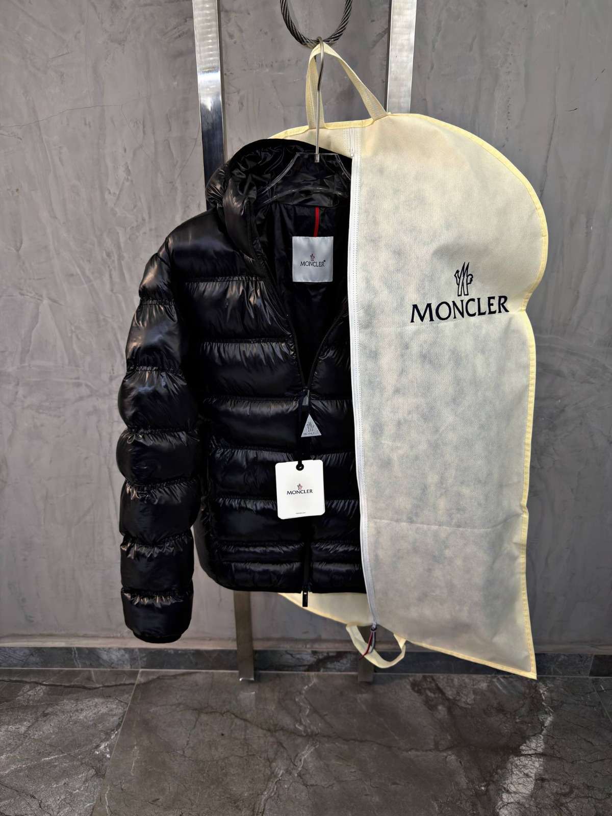 Moncler Gardy Hooded Short Down Jacket – Black 999 | Original Puffer || Superb - Black